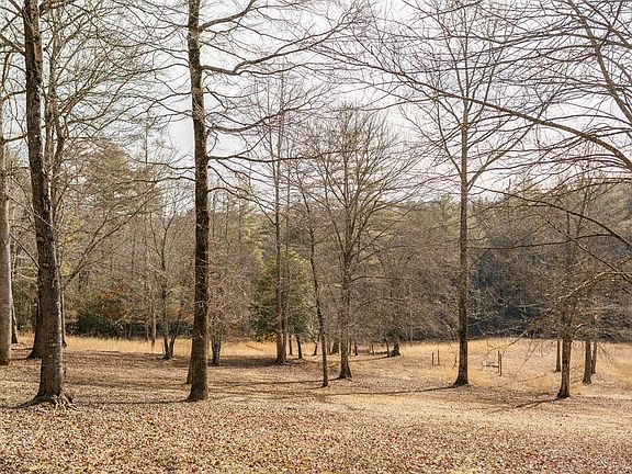 4th image of 94 Old Place Rd