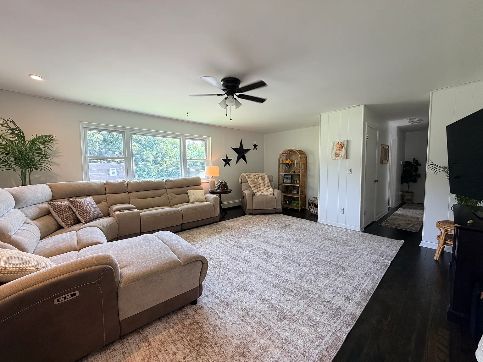 3 bed, 1450 sqft, $2,950 — Photo 2