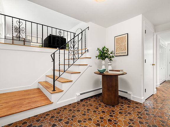 2nd image of 43 Meredith Cir