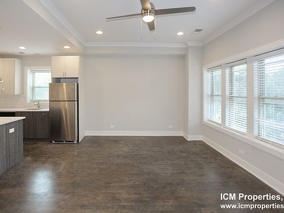 3rd image of 3916 N Janssen Ave #2N