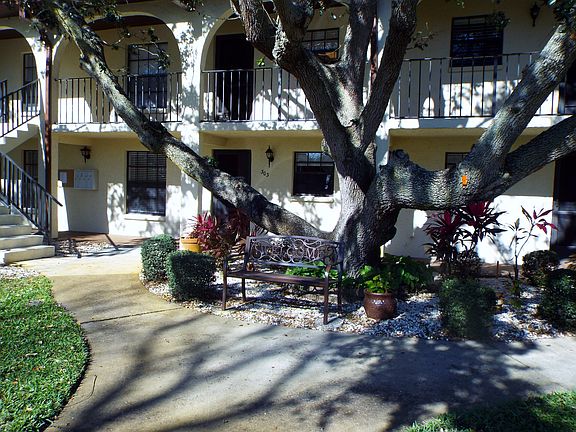2nd image of 150 Englewood Isles Parkway #303