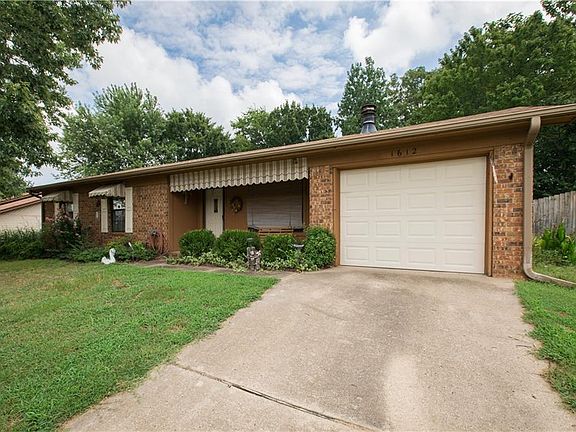 4th image of 1612 N Hills Blvd