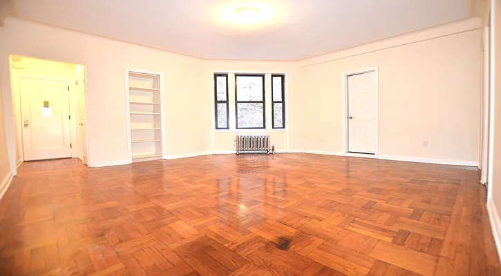 Rented by Manhattan Realty Group | media 6