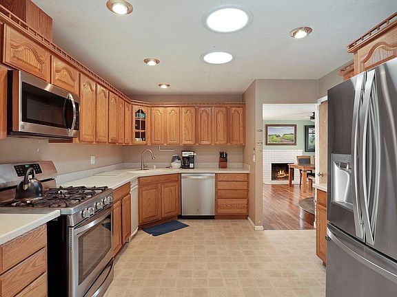 5th image of 140 heartwood Court