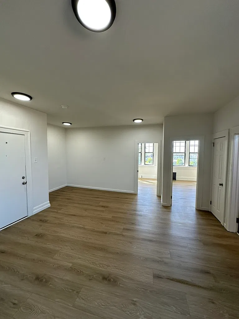 951 Edgewater Ave — Photo 1