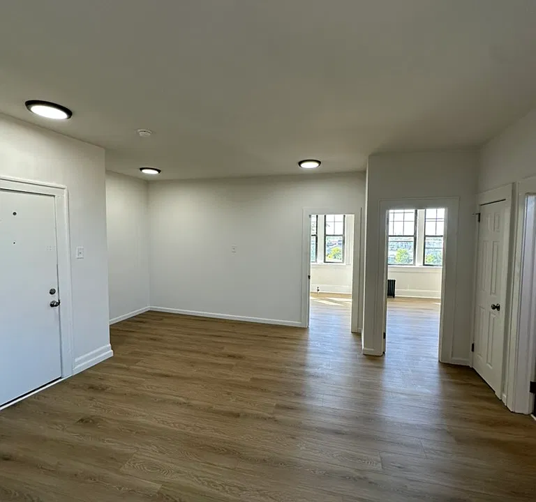 951 Edgewater Ave