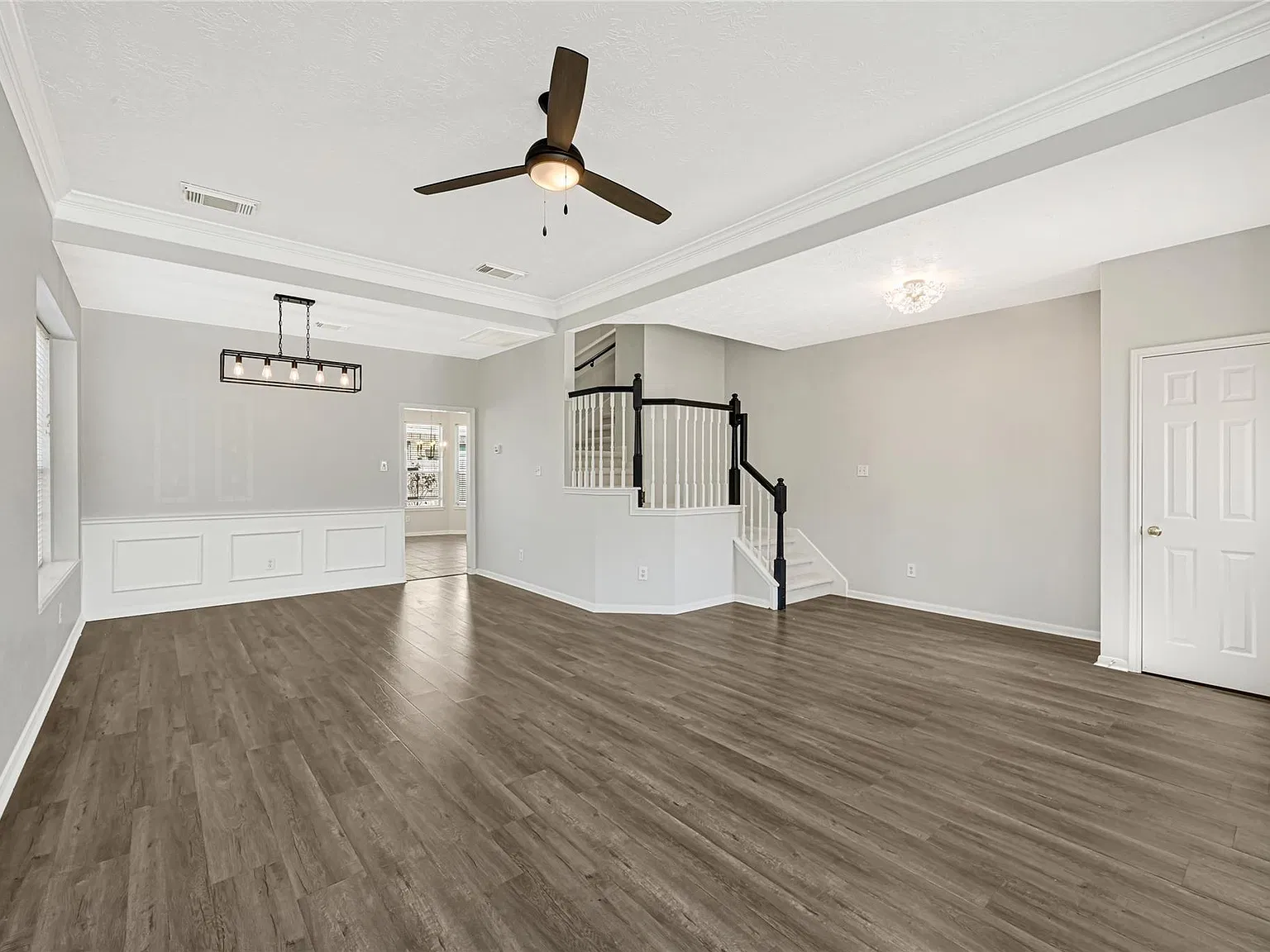 4 bed, 2.5 bath, 2984 sqft, $2,475 — Photo 3