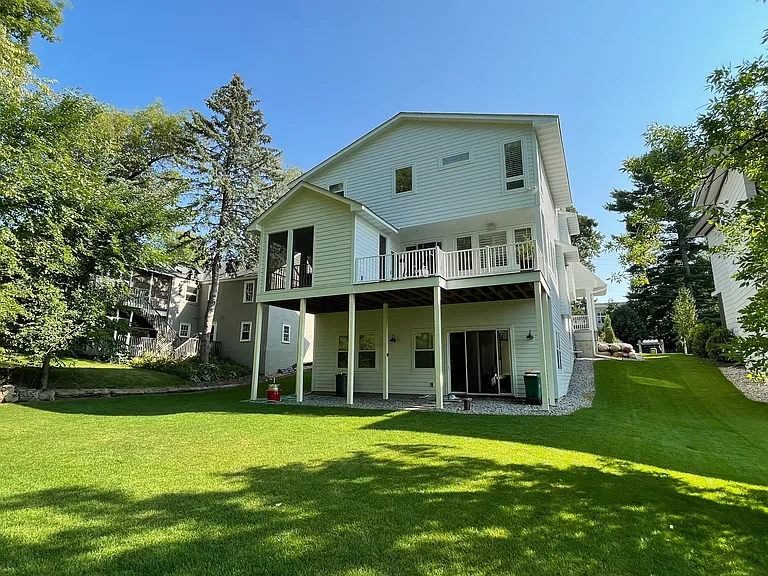 19370 Lake Ave — Photo 17