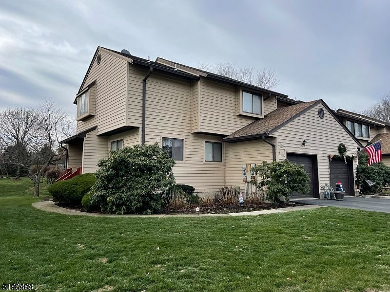 1st image of 7 Eagle Dr