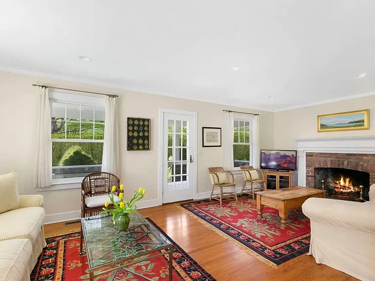19 Davids Ln — Photo 4
