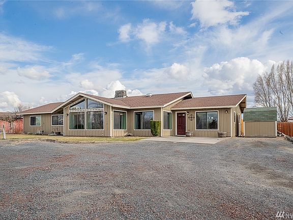 2nd image of 3095 Arrow Pl NE