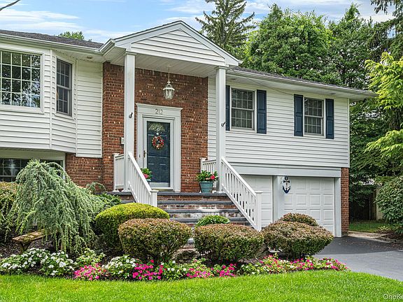 5th image of 212 Cedrus Avenue