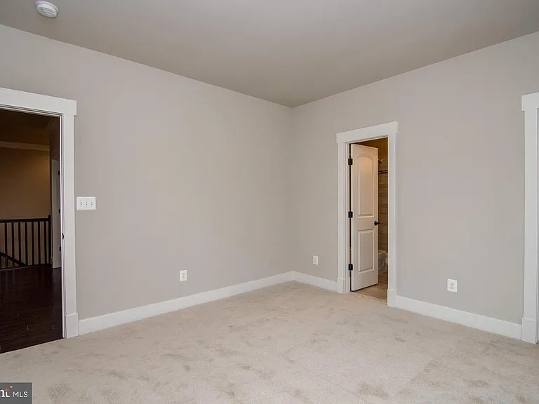 6928 Regent Ln — Photo 43