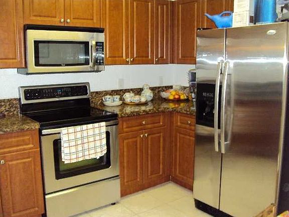 5th image of 10901 NW 83rd St APT 101