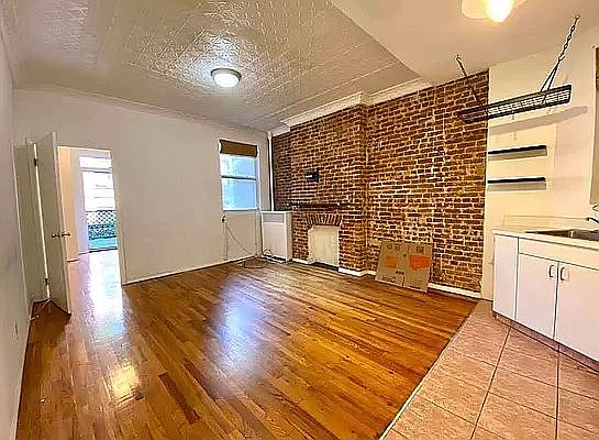 3rd image of 711 Carroll St APT 1R
