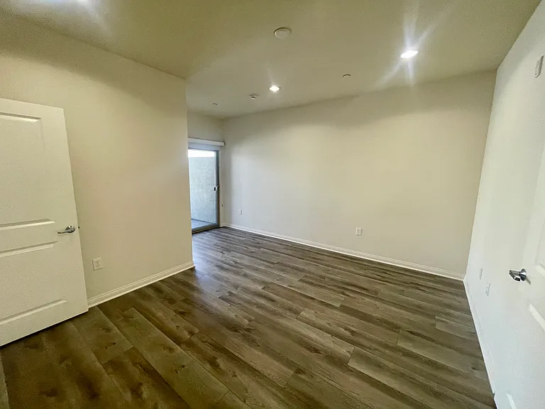 5842 Harold Way #202 — Photo 12