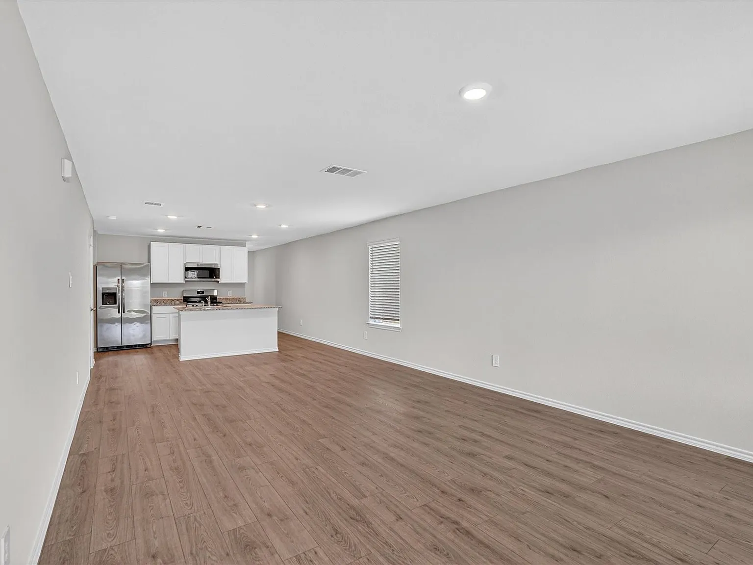3 bed, 1334 sqft, $1,825 — Photo 3