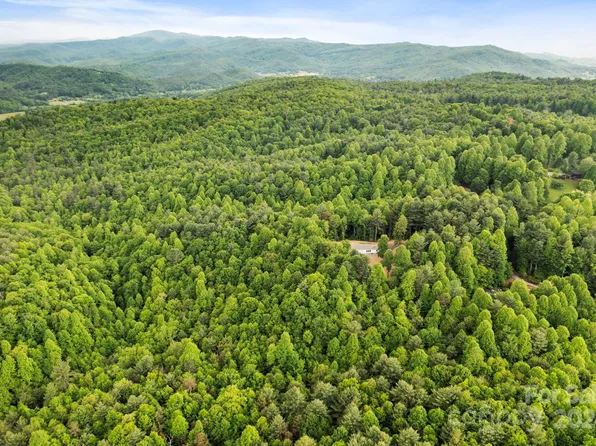 9999 Kira Ln #3, Hendersonville, NC 28739