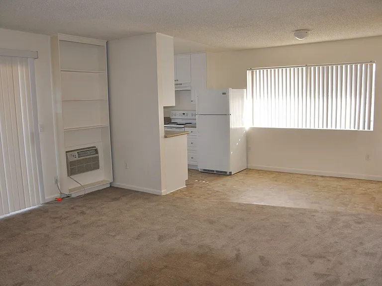 Mira Monte Apartments — Photo 4