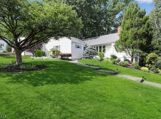 1043 Sunny Slope Dr, Mountainside, NJ 07092