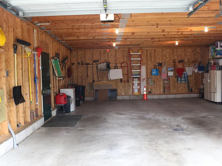 221 Green Ave #2 — Photo 24