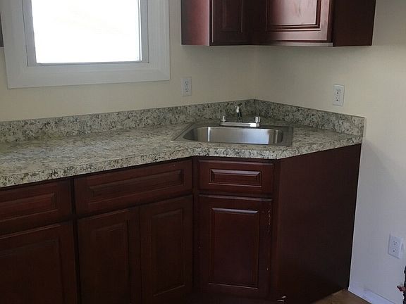 4th image of 150 Jewett Ave