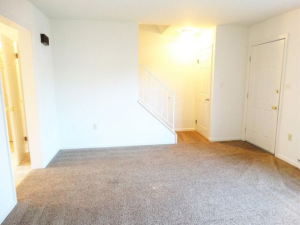 Foyer & Living Room