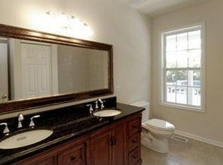 271 Brook St, Elgin, IL 60120