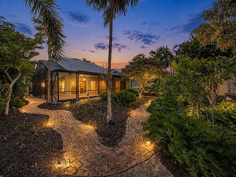 303 Leeward Dr — Photo 34