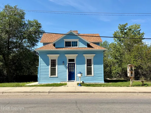 28 S Summit Ave, Newcastle, WY 82701