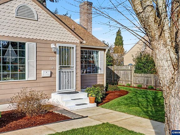 4th image of 2243 32nd Ave NE