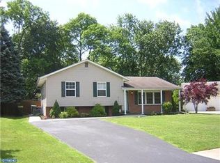 8 Gurnsey Dr, Newark, DE 19713