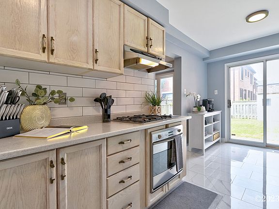 5th image of 38 Pine Gate Pl