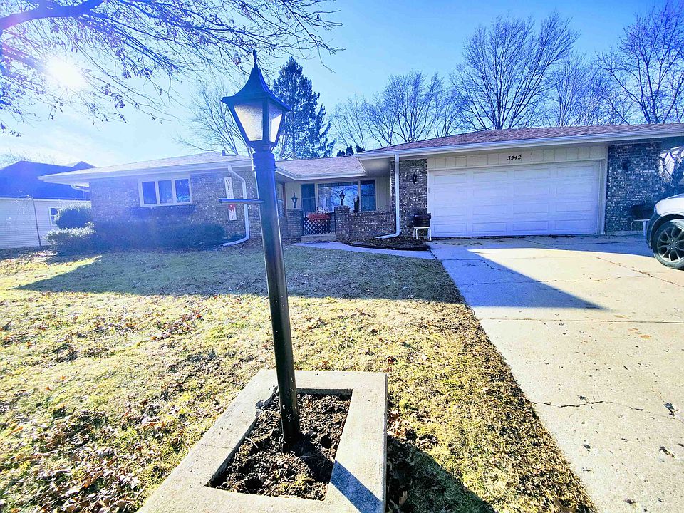 1st image of 3542 Montlake Dr