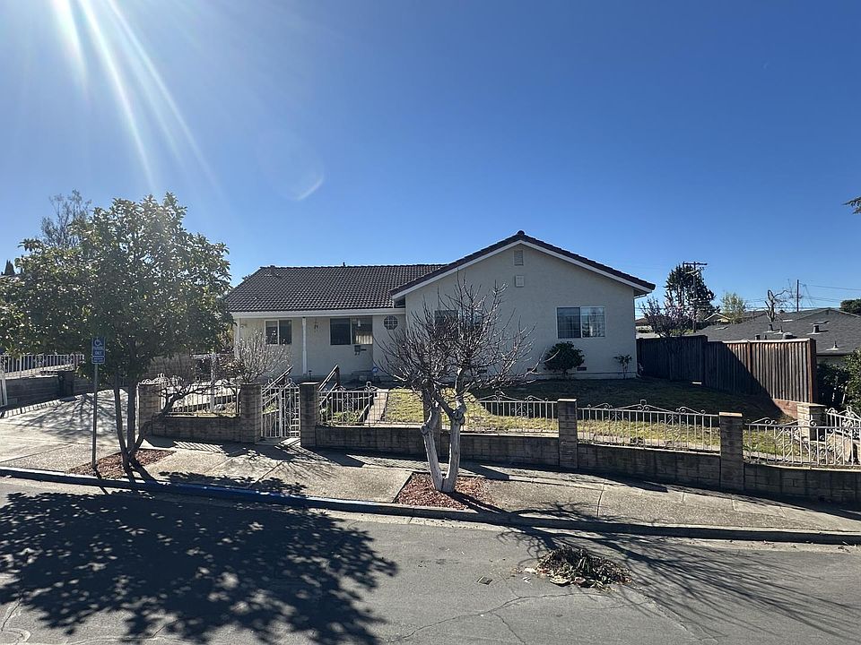 1st image of 511 Hobie Ln