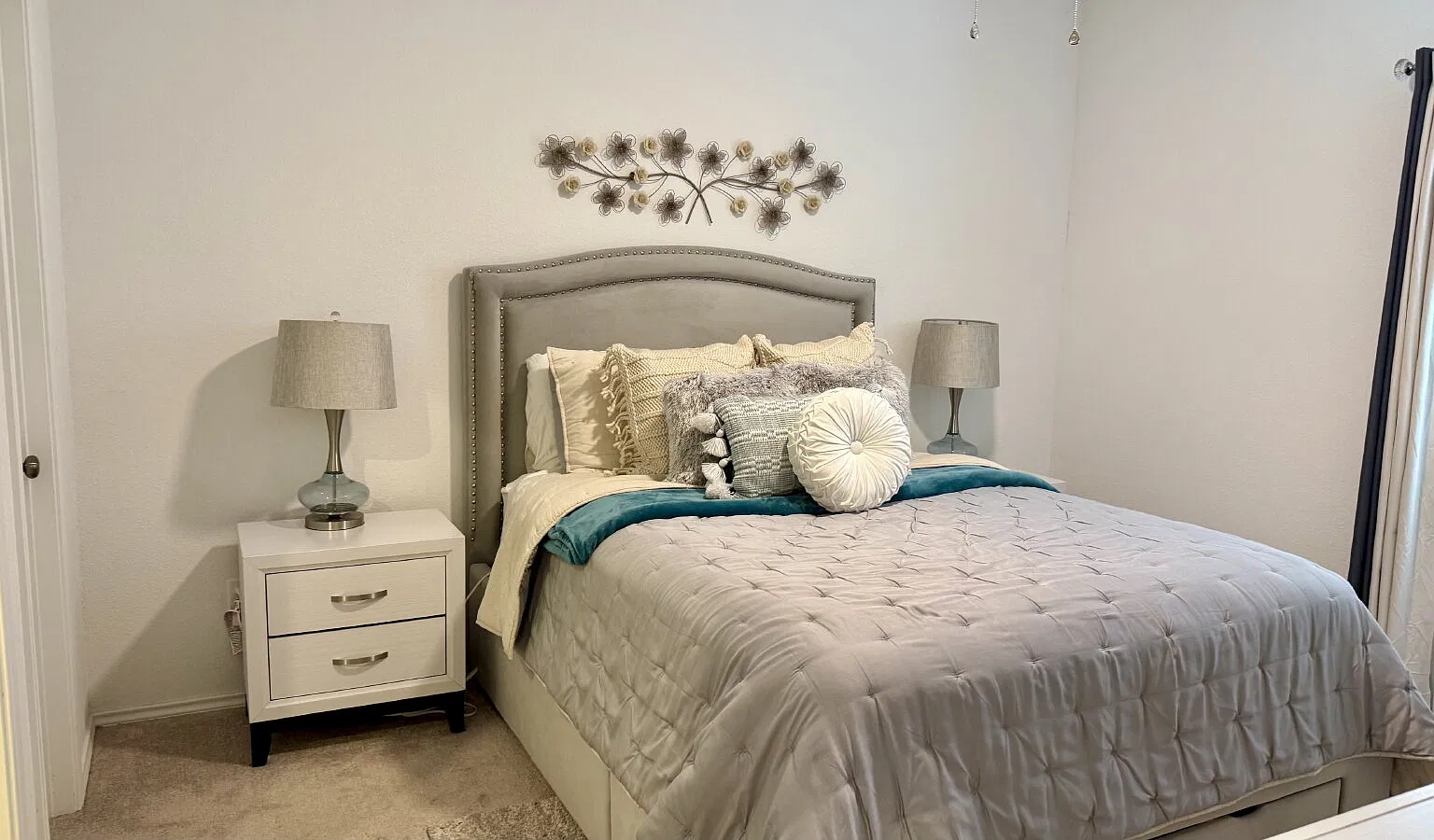 3 bed, 2.0 bath, 1051 sqft, $1,880 — Photo 4