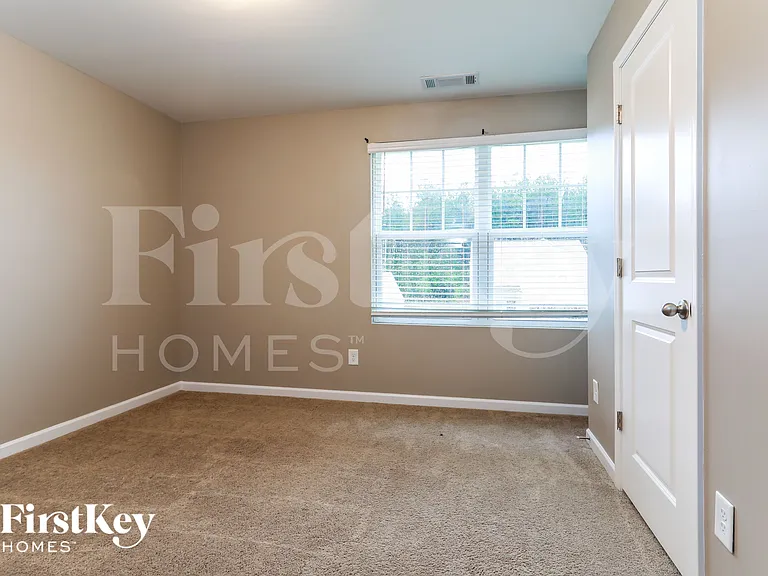 336 Alexander Ln — Photo 9
