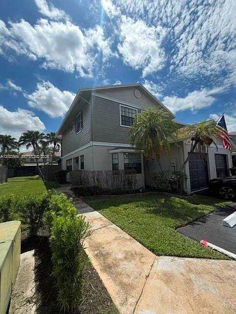 Pembroke Pointe Section T — Photo 2