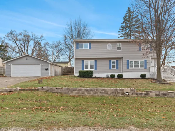 717 Turkey Run Dr, Round Lake Heights, IL 60073