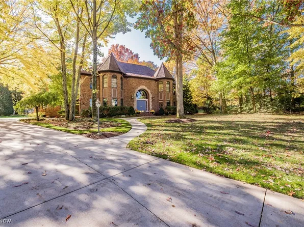 5561 Fox Tail Cir NW, Canton, OH 44718