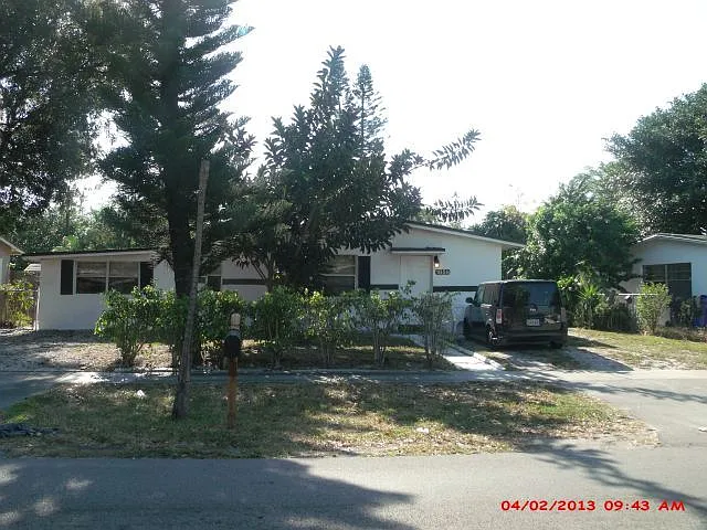 1859 Lauderdale Manor Dr