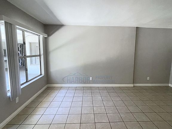 4th image of 3189 Euclid Ave #11