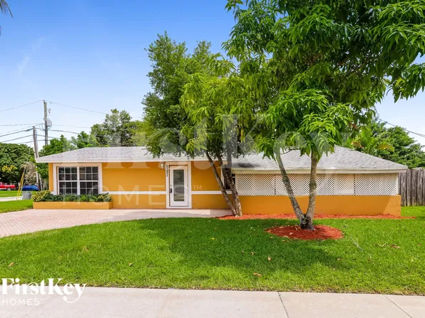 6321 SW 17th St, Pompano Beach, FL 33068