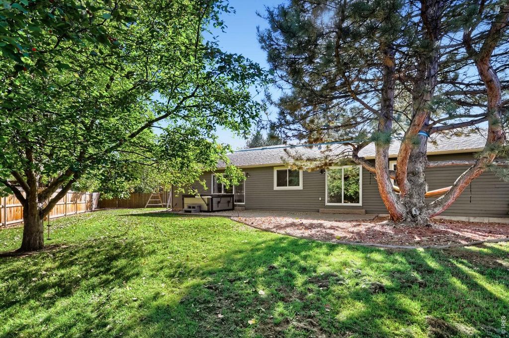 1800 Rollingwood Dr