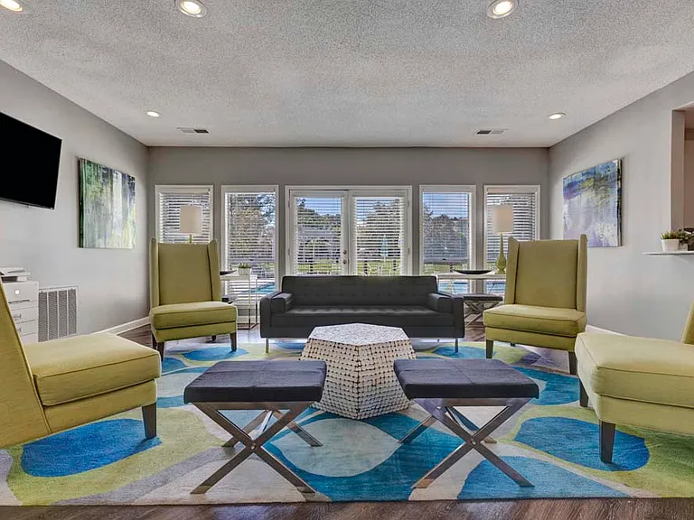 Harlowe Apartments — Photo 14