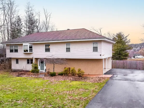 963 Southern Pines Dr, Endwell, NY 13760