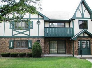 8062 Autobahn Dr S APT 101, Palos Park, IL 60464