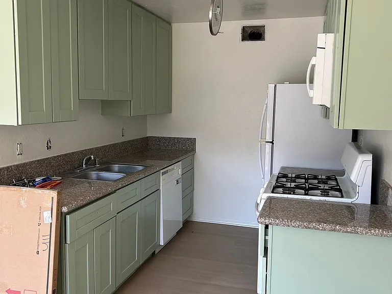 4108 Whitsett Ave — Photo 24