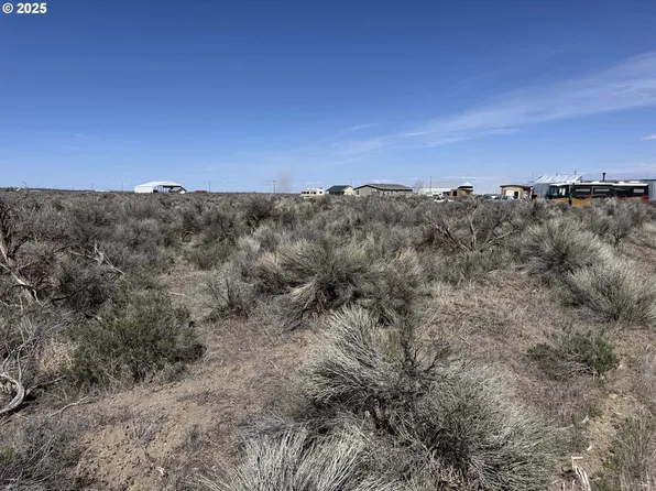 Glitter Ln #4700, Christmas Valley, OR 97641