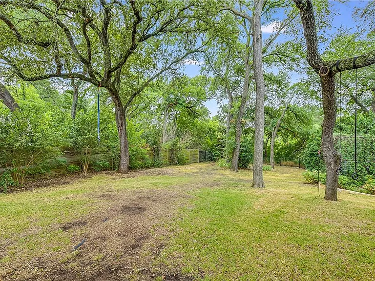 2501 Hancock Dr — Photo 28